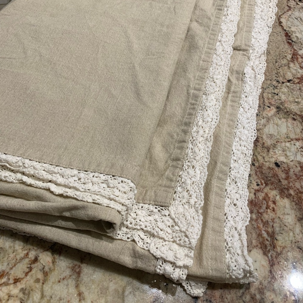 Shabby Chic tablecloth with crochet border